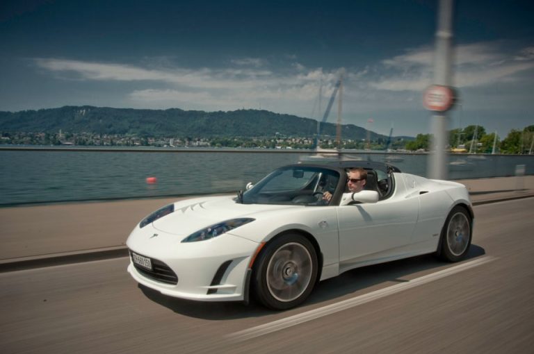 ¿Tienes un Tesla Roadster? Ahora podrás lograr una autonomía de casi 600 kilómetros con las nuevas baterías