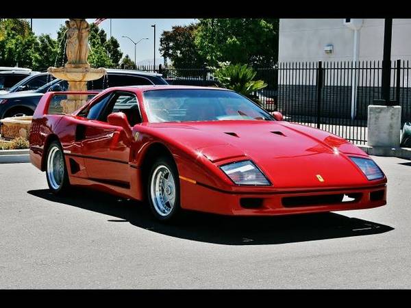 Esta réplica de Ferrari F40 vale 31.500 euros… ¿te gastarías ese dinero en ella?