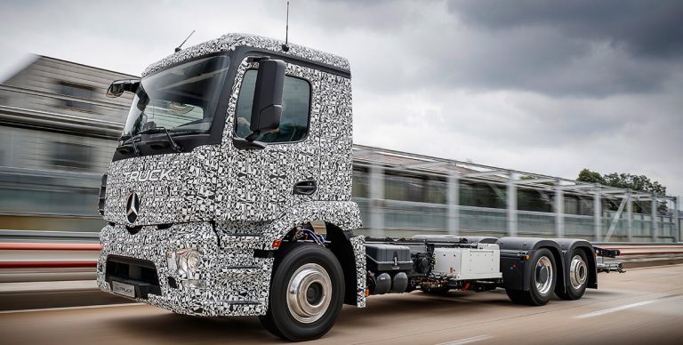 Así es el prototipo de camión eléctrico de Mercedes con el que batir a Tesla: Con 200 kilómetros de autonomía…