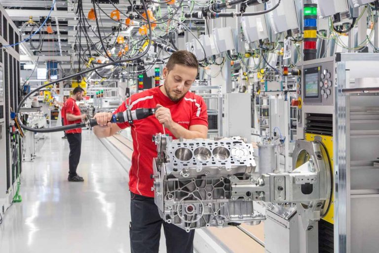 Así es la nueva fábrica de motores V8 de Porsche en Zuffenhausen (Alemania)