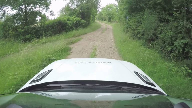 ¿Conducción autónoma fuera del asfalto? Jaguar Land Rover está trabajando en ello