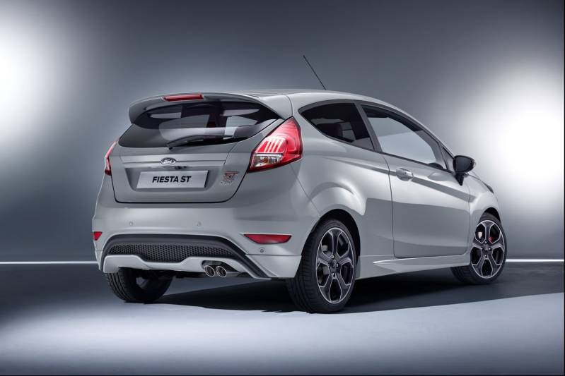 El Ford Fiesta ST200 arranca en los 22.750 euros... ¿merecen la pena los 3.375 euros adicionales frente al Fiesta ST? 1
