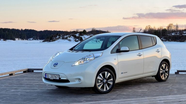 Nissan trabaja en un subcompacto eléctrico, más económico que el Leaf