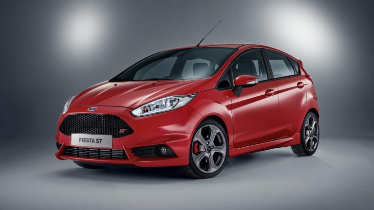 Ford lanza el Fiesta ST de cinco puertas: Compitiendo de tú a tú con el Renault Clio R.S.
