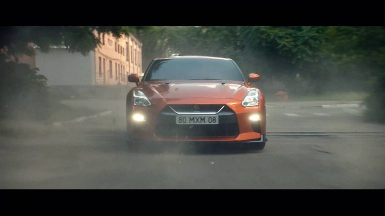 Así es el nuevo anuncio del Nissan GT-R: Rindiendo culto a sus antepasados