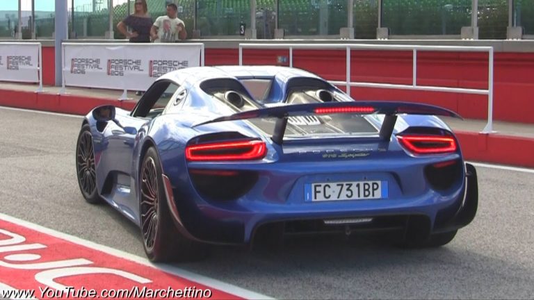 ¿Un CEO de una marca de coches llevando coches de la competencia? Horacio Pagani está hecho de otra pasta…
