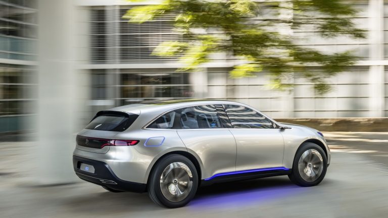 El Mercedes EQ dará vida al primer crossover eléctrico de la marca