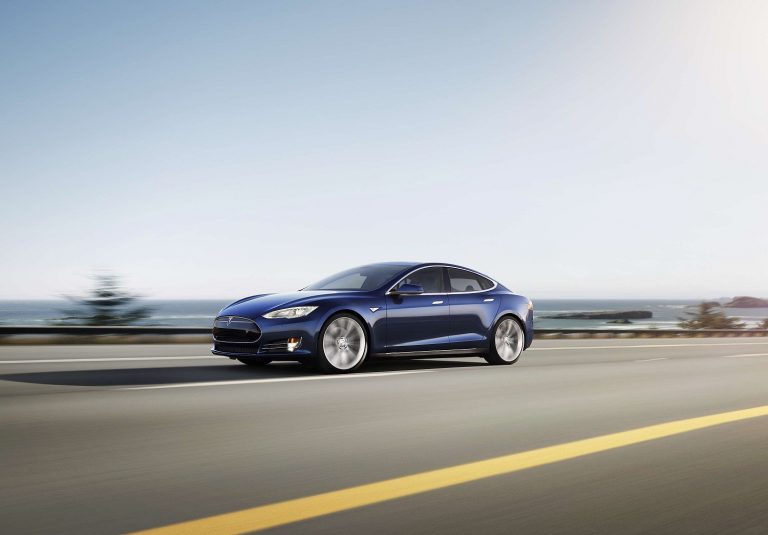 Tesla da el campanazo: Tendrá coches completamente autónomos a partir del año 2018
