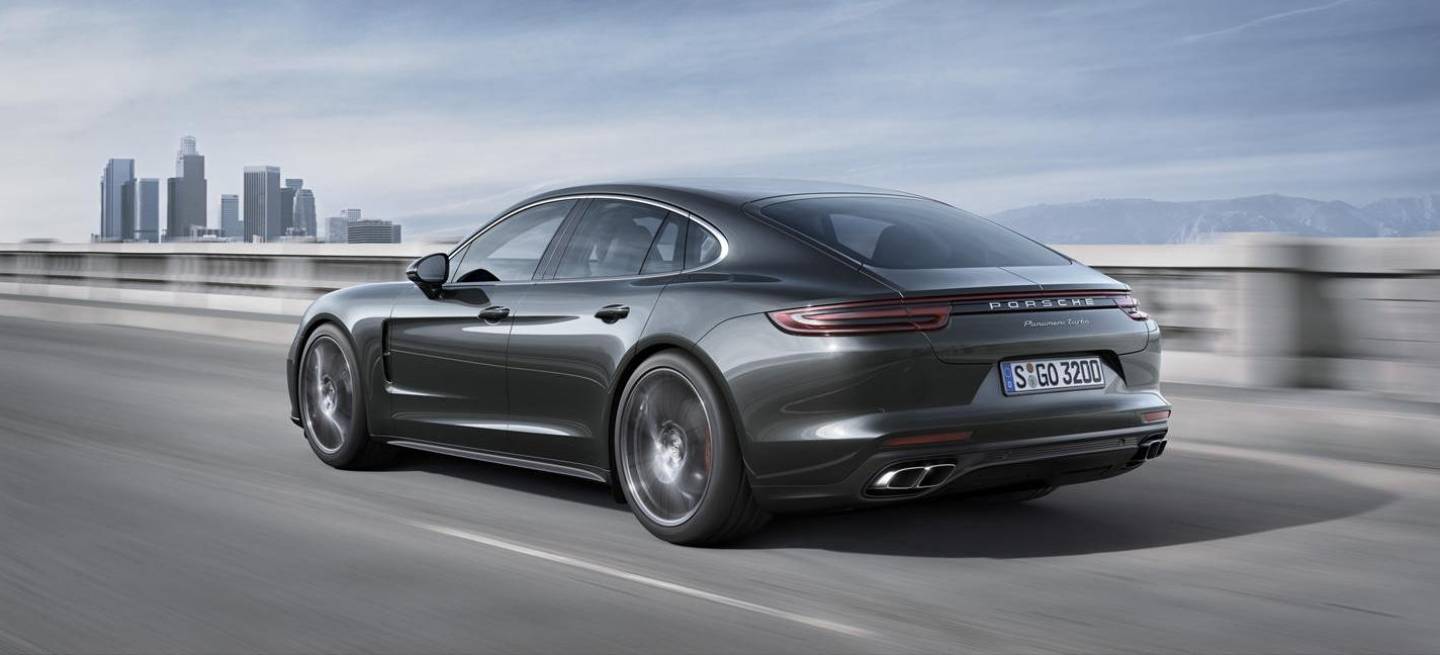 El glorioso trío alemán que está de camino: Porsche 928, Audi A9 Coupé y Bentley EXP 10 Speed 3