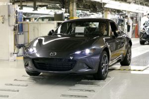 El Mazda MX-5 RF comienza a producirse: En EEUU ya está disponible desde 30.000 euros