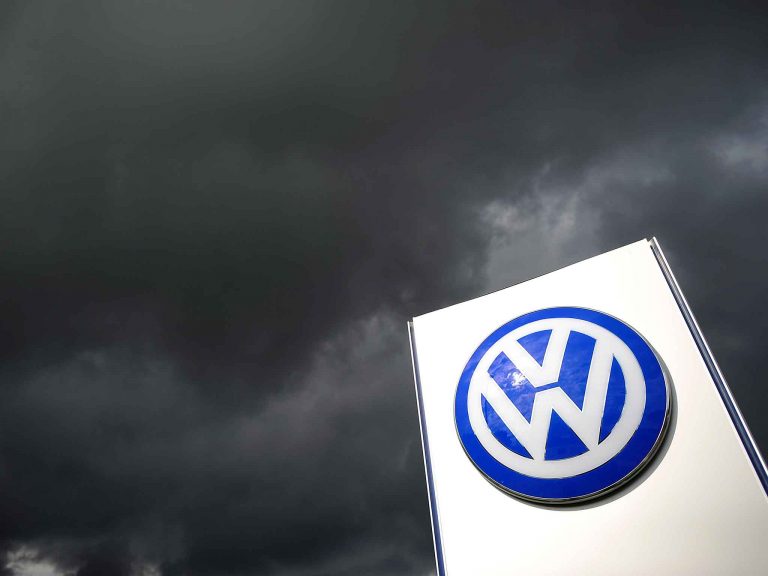 La OCU desaconseja que le pasen la campaña los VW afectados por las emisiones