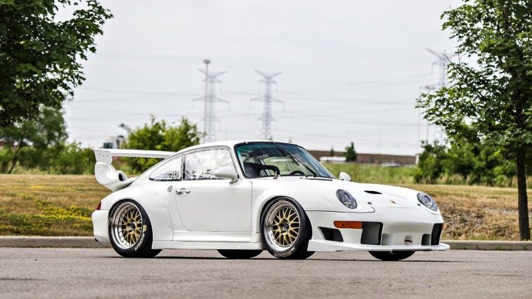 Si quieres uno de los once Porsche 911 GT2 Evo fabricados necesitarás al menos 1,5 millones de euros