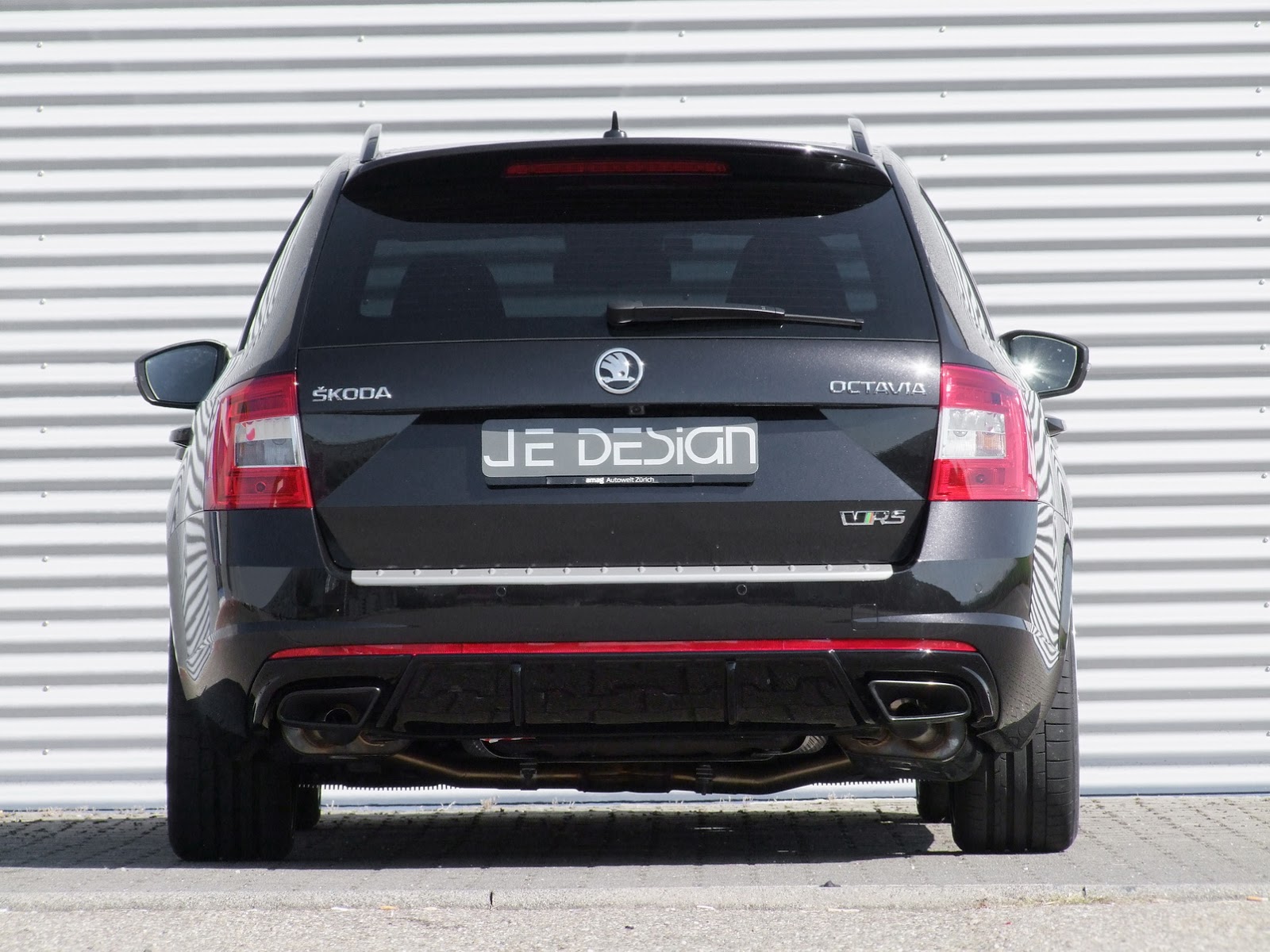 JE DEsign maquilla al Skoda Octavia y lo entrega con 300 CV 1