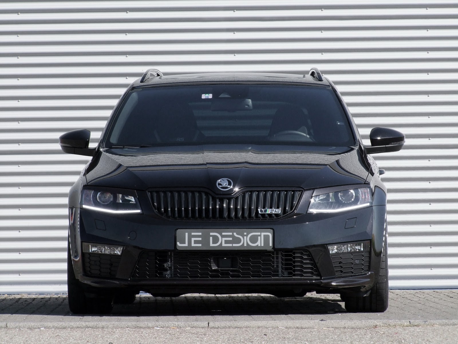 JE DEsign maquilla al Skoda Octavia y lo entrega con 300 CV 1