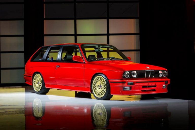 Este BMW M3 E30 V8 Shooting Brake es el coche de empresa perfecto y está en el SEMA Show