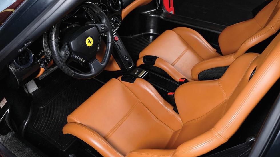 Este Ferrari Enzo tiene menos de 6.000 km, es de Tommy Hilfiger y va a salir a subasta 1