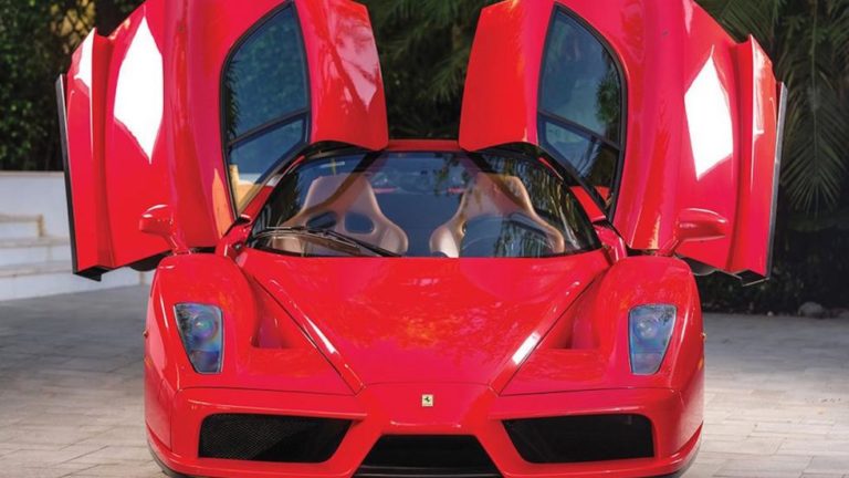 Este Ferrari Enzo tiene menos de 6.000 km, es de Tommy Hilfiger y va a salir a subasta