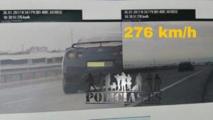 Cazado un Nissan GT-R que circulaba a 276 km/h en una vía de 90 km/h