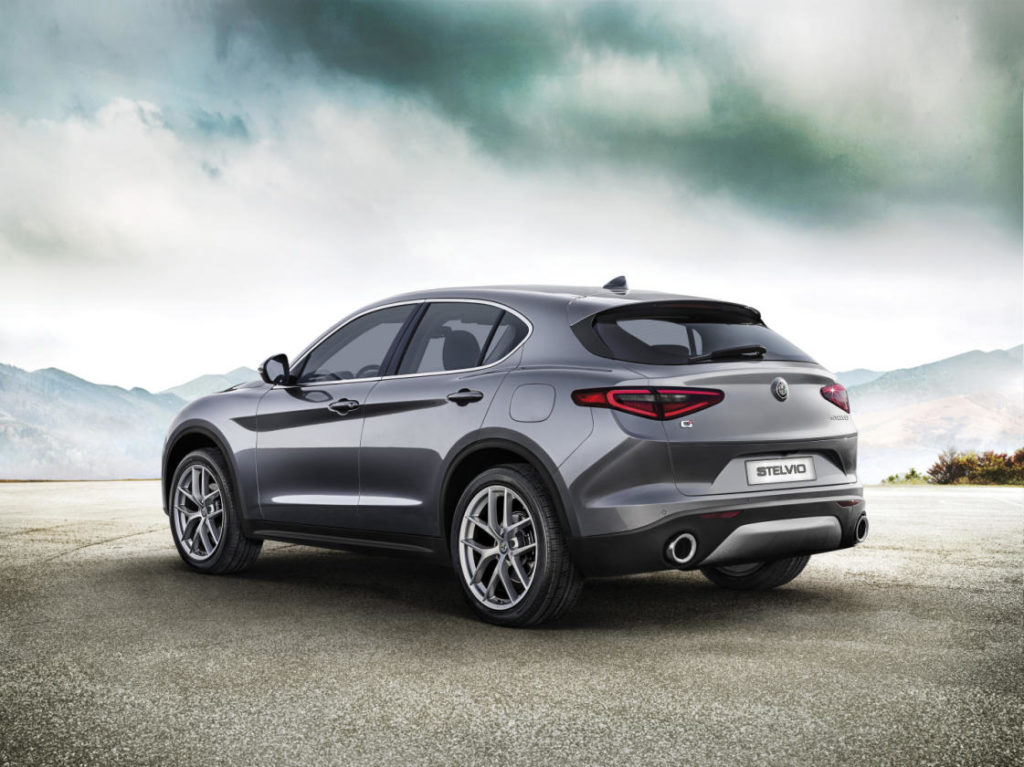 Alfa Romeo ya perfila el gran SUV: siete asientos, híbrido y 400 caballos