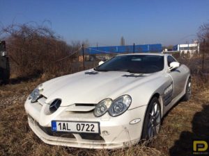 No apto para sensibles: Un Mercedes SLR McLaren lleva 6 años parado por orden judicial