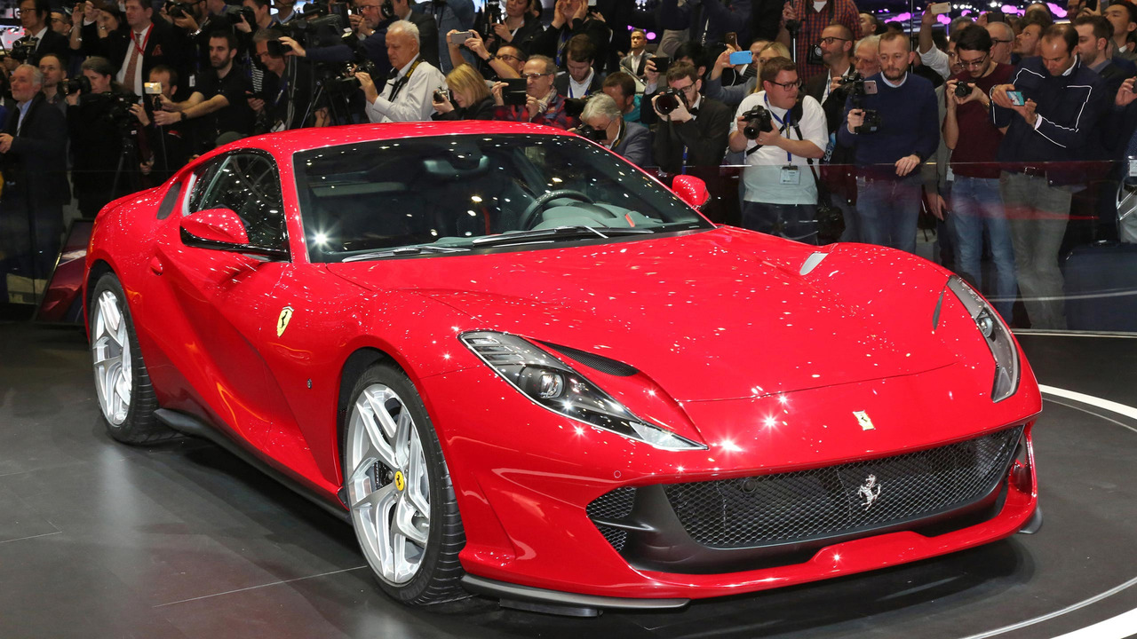 el-ferrari-812-superfast-debuta-en-ginebra-como-el-cavallino-atmosferico-mas-potente-de-la-historia-04
