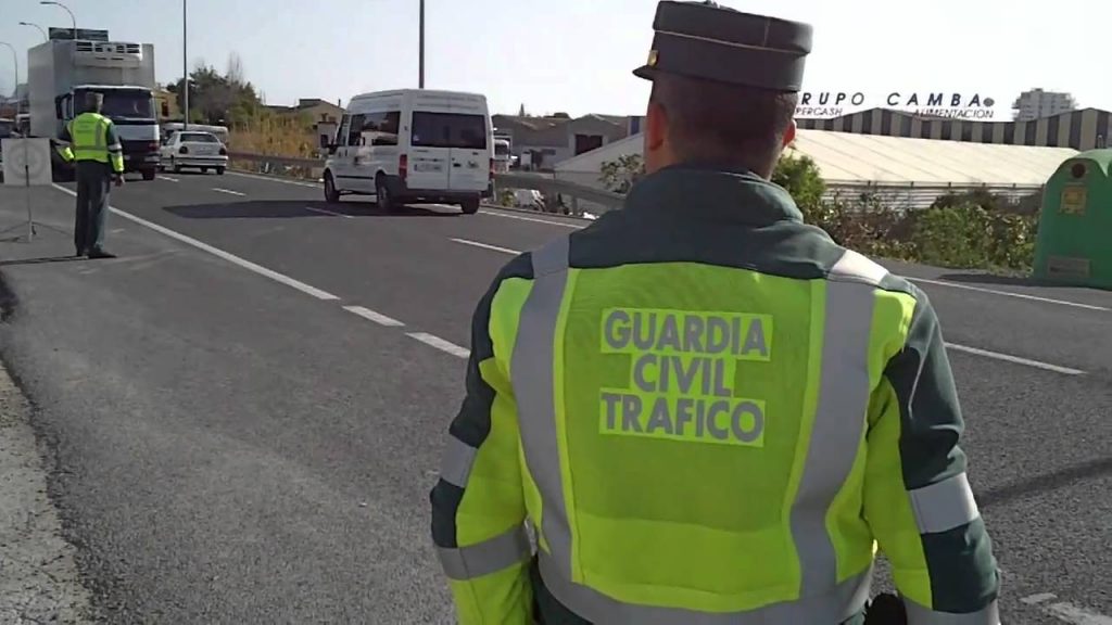 Controles más dinámicos por parte de la Guardia Civil: Declaran la guerra a Waze, WhatsApp y Social Drive