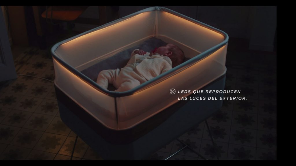 ¿Tu bebé sólo se duerme en el coche? Ford diseña una cuna que simula el movimiento de un coche