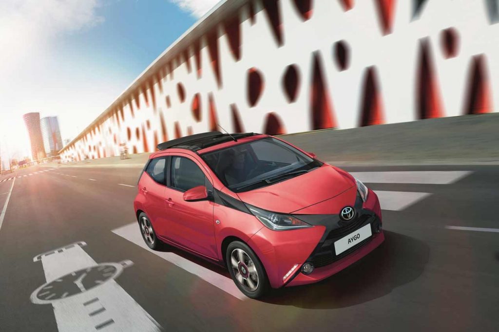 Toyota Aygo 2017: El urbanita japonés se descapota y mejora su equipamiento