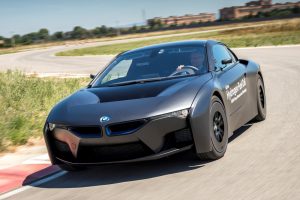 El BMW i5 se acercará a los 500 kilómetros de autonomía, rival directo del Model 3