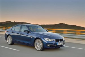BMW quiere ir a por Tesla: Un Serie 3 eléctrico podría ver la luz en Septiembre… ¡con 400 km de autonomía!