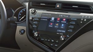 Más combatientes en la guerra entre Apple CarPlay y Android Auto: Llega Linux de la mano de Toyota