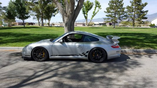 estarias-dispuesto-a-comprar-un-porsche-911-gt3-con-un-motor-v8-de-6-2-litros-de-corvette-herejia-o-genialidad-03