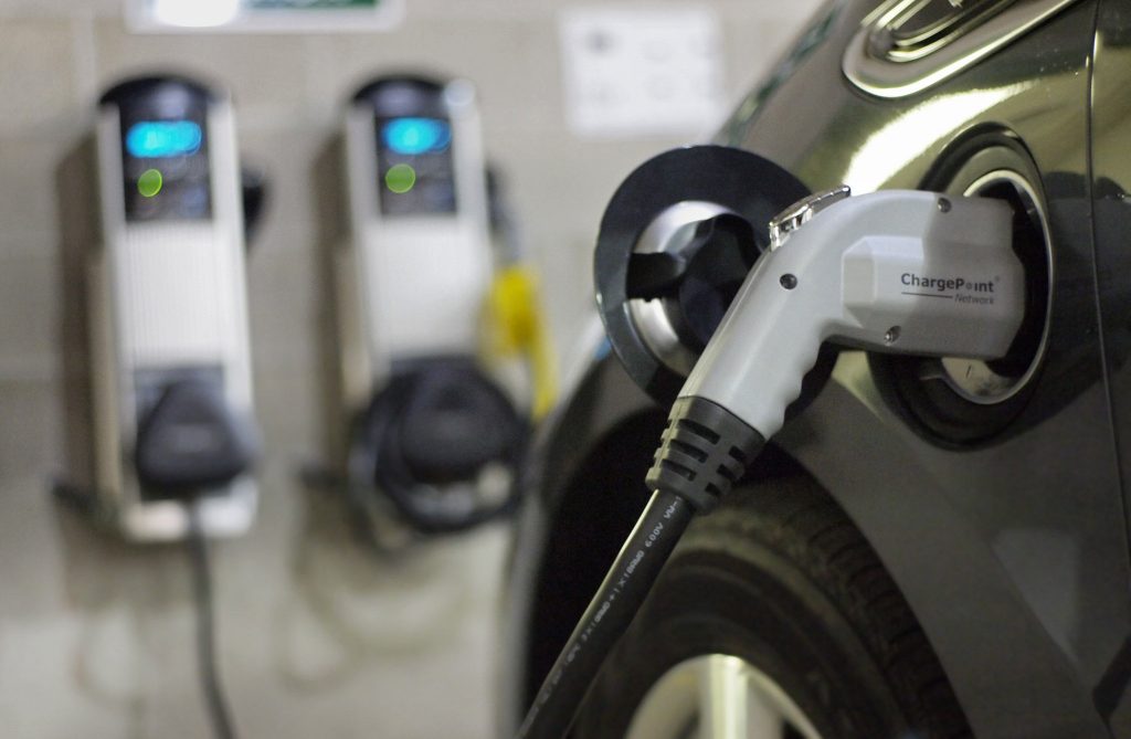 Primero Francia y ahora Reino Unido: Prohibida la venta de vehículos gasolina y diésel nuevos en 2040