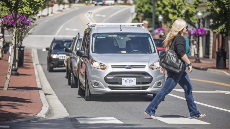 Ford disfraza a un conductor de asiento para desarrollar la conducción autónoma