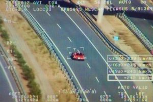 Este Porsche 911 GT3 RS ha batido el récord de la velocidad máxima registrada por el helicóptero de la DGT