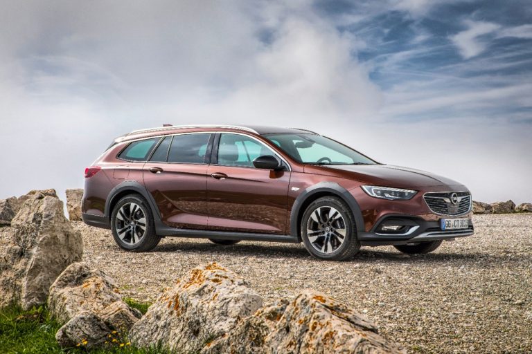 El Opel Insignia recibe el diésel bi-turbo de 2 litros y 210 CV: Disponible en las tres carrocerías