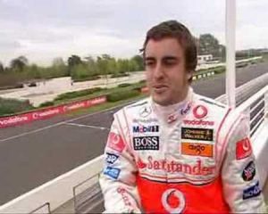 Fernando Alonso conduciendo un SLR