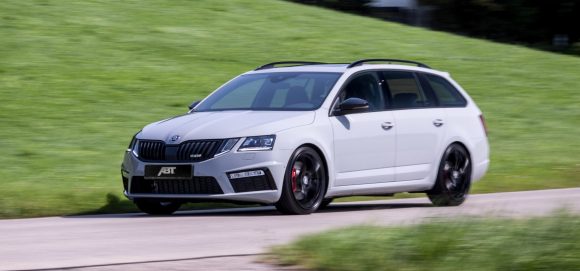 el-skoda-octavia-rs-de-abt-viene-pisando-fuerte-315-cv-bajo-el-brazo-02