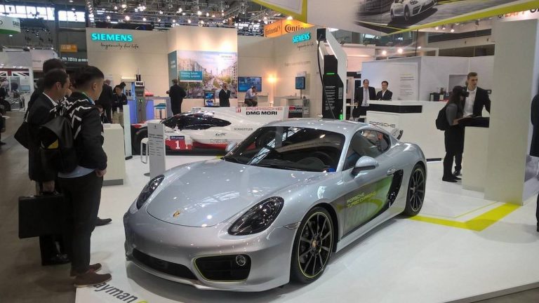 ¿Quieres conocer al Porsche Cayman más rápido? Hace el 0-100 km/h en 3,3 segundos y es… eléctrico