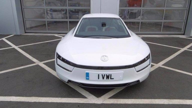 ¿Quieres hacerte con un Volkswagen XL1 prácticamente a estrenar? Ahora puedes, pero necesitarás 112.000 euros