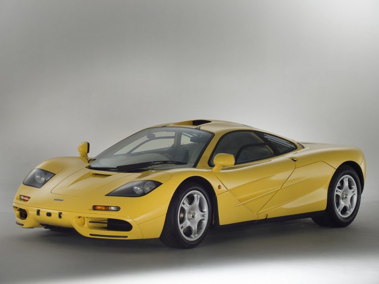 Todavía estás a tiempo: Sale a la venta un McLaren F1 de 1997 a estrenar… ¡conserva hasta los plásticos de fábrica!