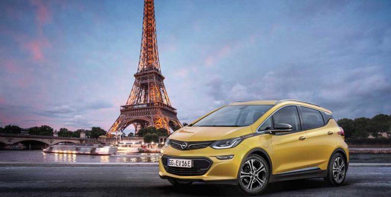 ¿Ahogado en su propio éxito? Opel tiene que paralizar las ventas del Ampera-e por no dar abasto con la demanda