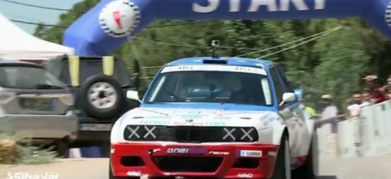 Vídeo: ¿Qué sale de un BMW M3 E30 con motor de M3 E46 subiendo a 9.600 vueltas un tramo de montaña?