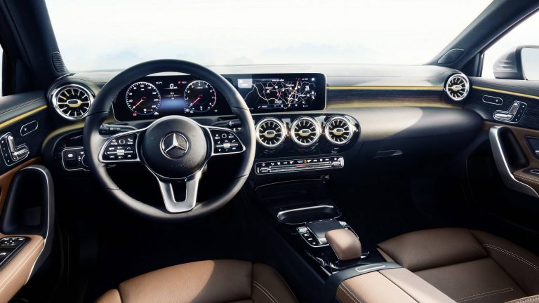 Oficial: así es el interior del nuevo Mercedes Clase A