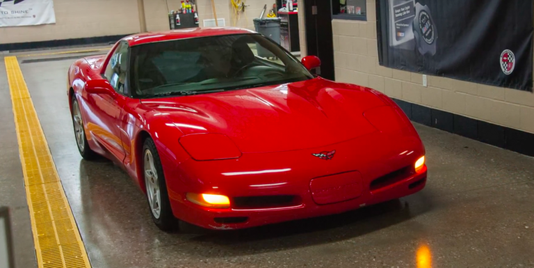 Este Corvette C5 con 1,24 millones de kilómetros en su odómetro ha sido donado al Corvette Museum: ¿Cuál es su historia?