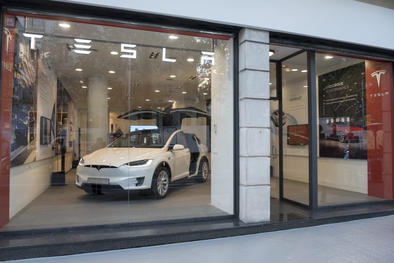 Así es el primer concesinario de Tesla en Madrid