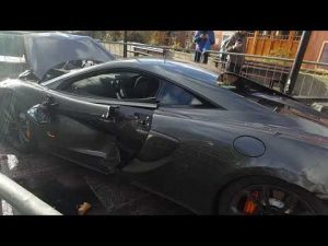 Vídeo: Así ha quedado este McLaren 570S tras un accidente en Londres… ¡hecho añicos!