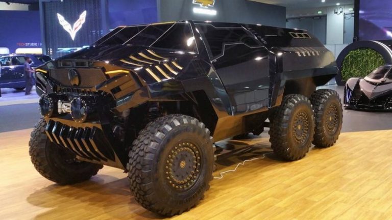 Devel Sixty: Un todotereno militar de 730 CV y tres ejes con el que poder sobrevivir a un apocalipsis zombie