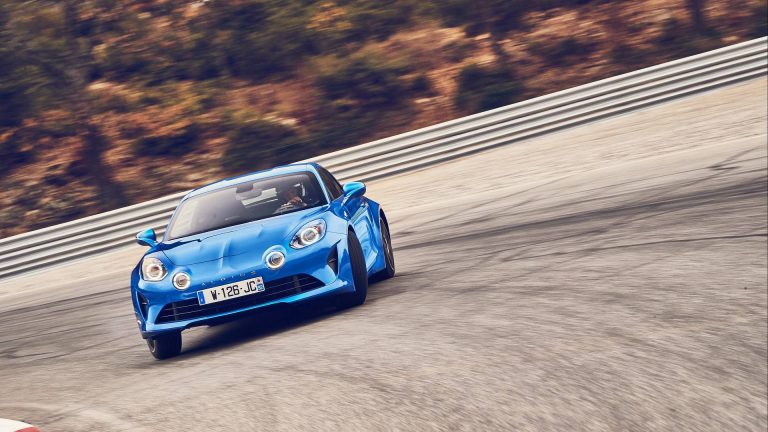 El Alpine A110 es extremadamente divertido, y este vídeo nos lo confirma