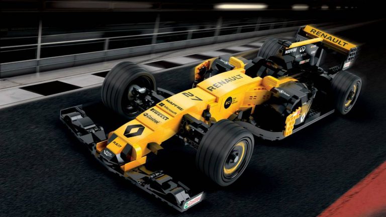 Renault RS17 de F1 hecho LEGO: ¡600.000 piezas para lograr el resultado que ves en las imágenes!